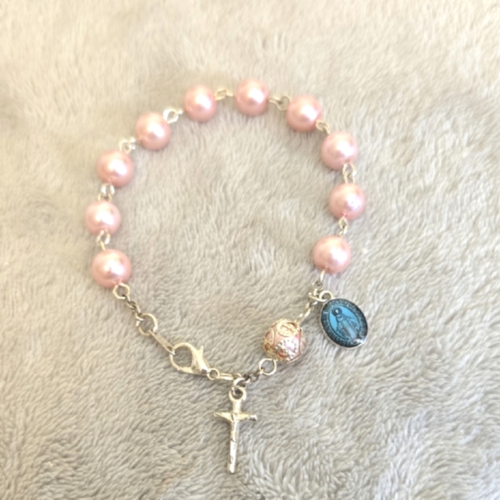 #565 Pink Beaded Bracelet with Silver Charms - Picture 1 of 2